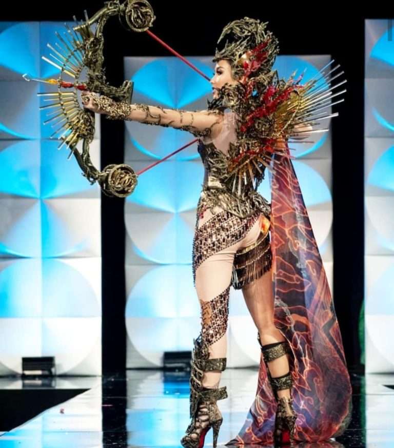 Tampil di Preliminary Miss Universe 2019, Frederika Tampil Bagai Super Hero Indonesia