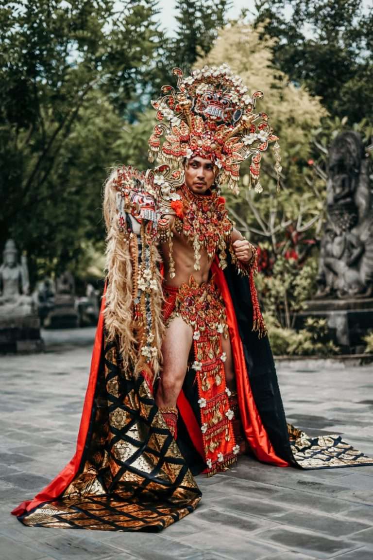 Elardy Tan Bawa National Costume ‘Mythology Bali’ Dengan Berat 10 Kilo Ke Manhnut International 2020