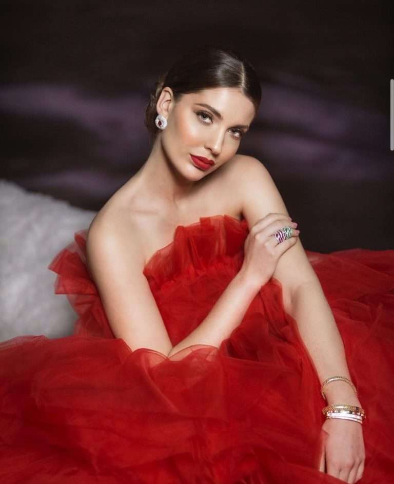 Positif Terinfeksi Covid19, Finalis Miss Universe 2019 Ini Banjir Dukungan Dari Sesama Alumni Dan Ratu Kecantikan Dunia Lainnya