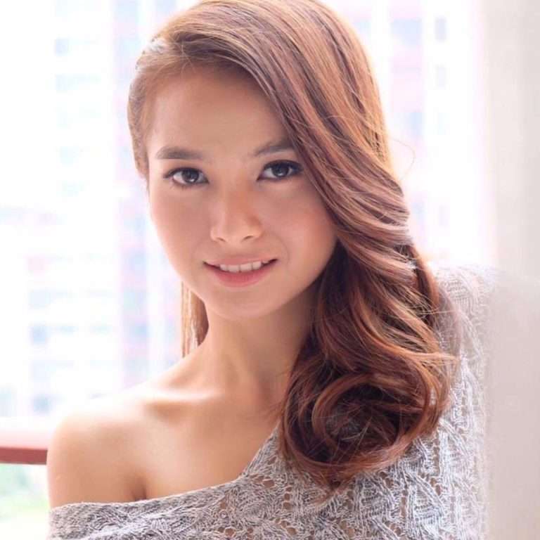 Gaun Malam Acha Septriasa Mirip Dengan Gaun Malam Wakil Indonesia Di Miss Universe