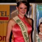 Alexandra-Braun-Miss-Earth-2005-Raih-3-Awards-Best-Actress-di-Festival-Film-International