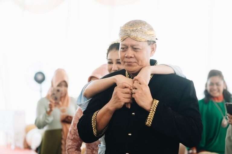 10 Potret Kenangan Ariska Putri Pertiwi Miss Grand International 2016 Bersama Papanya Letnan Kolonel Arh Sudi Warsito