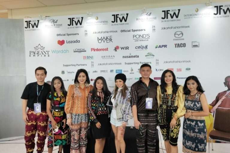 “Harmony Of Nusa” Dekranasda NTT di Jakarta Fashion Week 2023 Dihadiri Top 10 Miss Grand International 2022