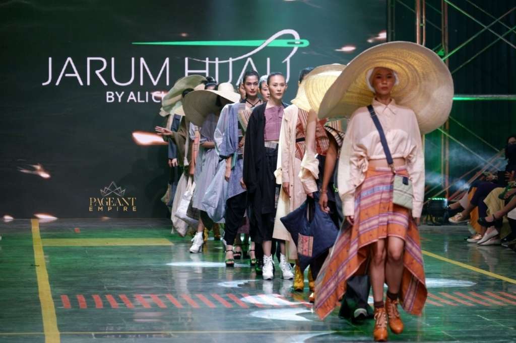 Spotlight-Warna-Warni-Wastra-Nusantara-Yang-Muda-Yang-Bergaya