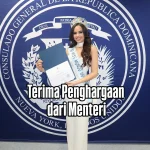 Terima-penghargaan-dari-menteri